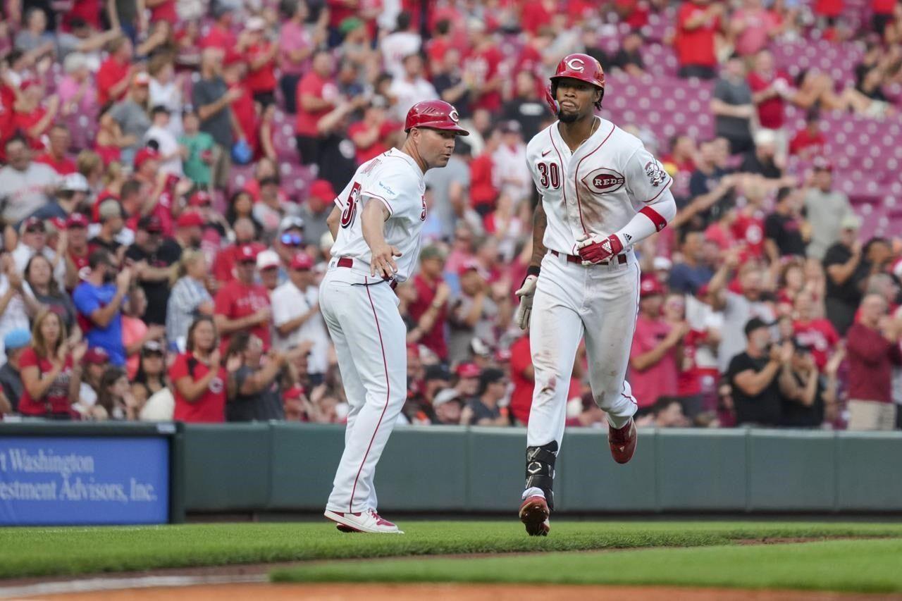 Wild-card chasing Reds beat first-place Mariners 6-3