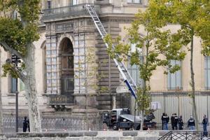 How a German freight lift became an unexpected social media star in the Louvre heist