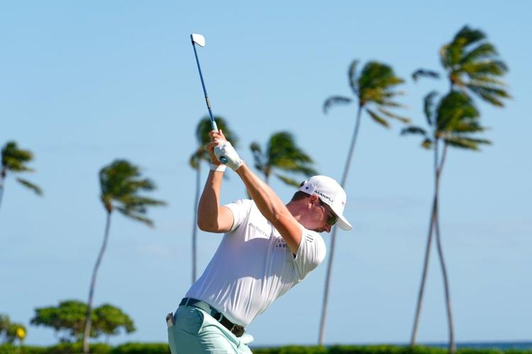 Riley, defending champ Taylor part of 5-way tie for lead at windy Sony Open