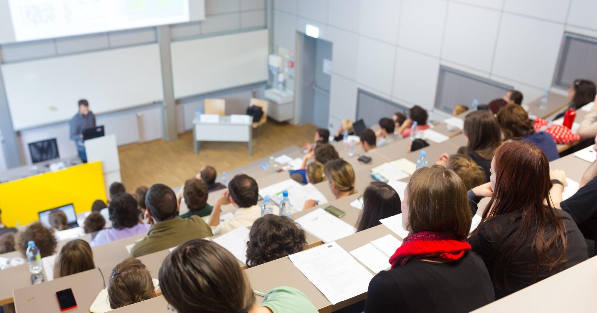 Allowing fewer students into Canada isn't the answer - Vimarsana News