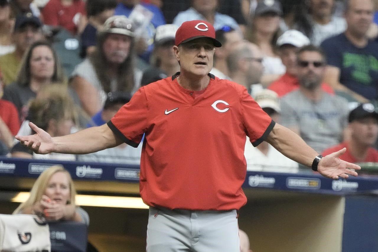 Reds manager Bell agrees to 2-year extension