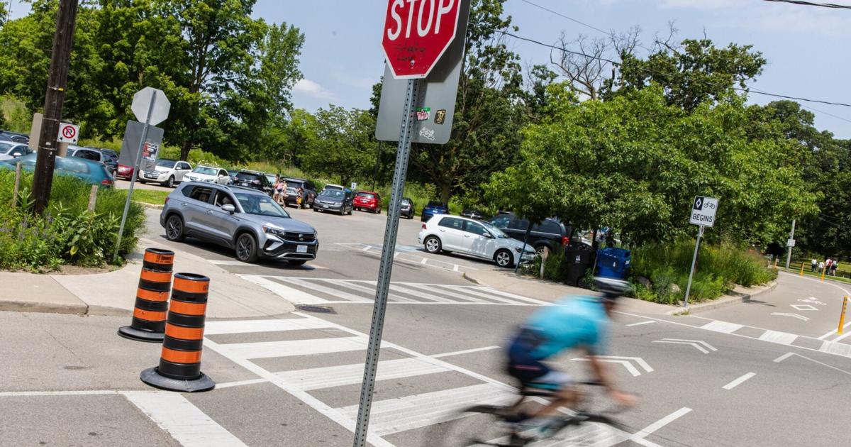 Cyclists may be right to run stop signs and red lights