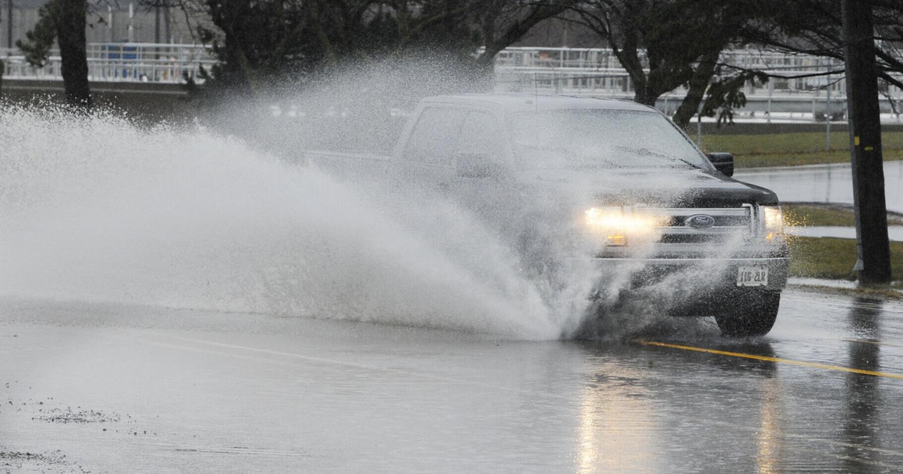 Spring storm brings strong winds, rain and snow to Hamilton - Vimarsana News