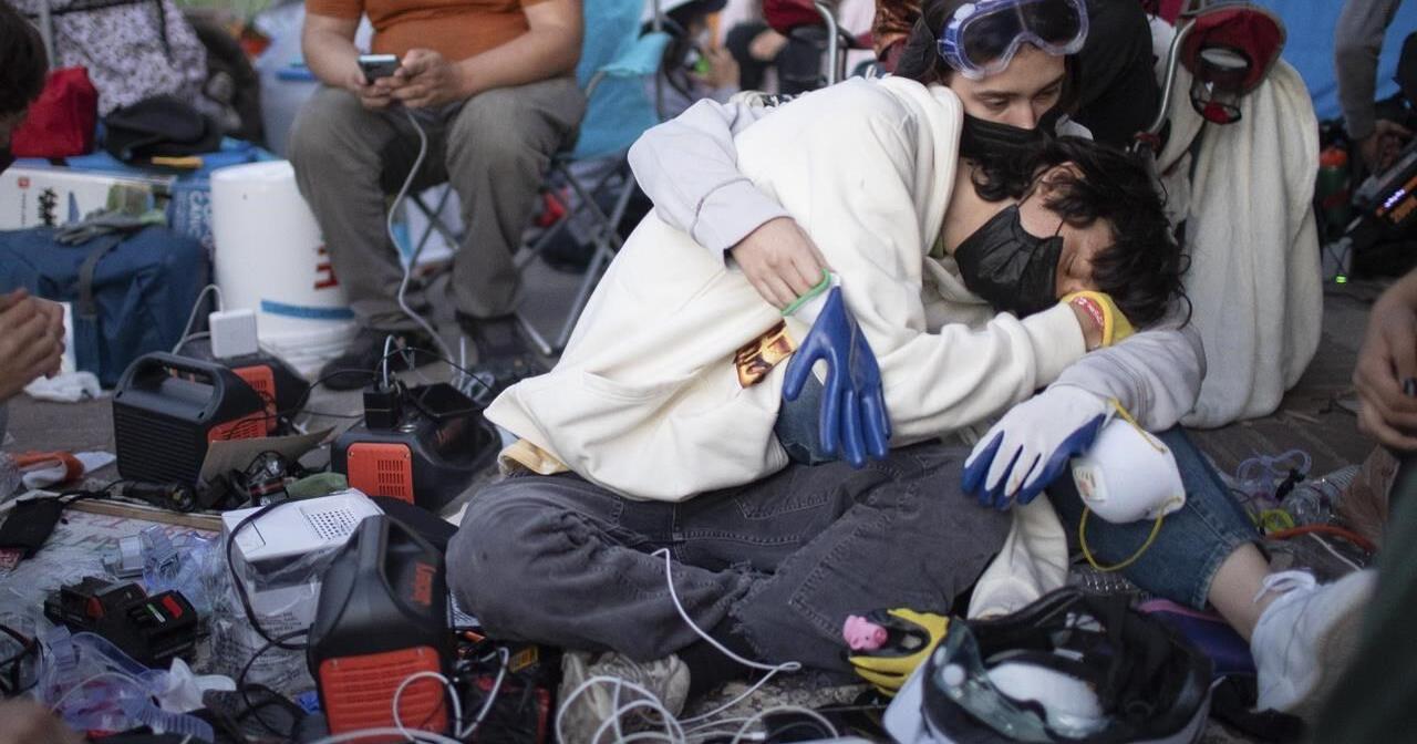 Police clear encampments as US campus arrests exceed 2,300 amid pro-Palestinian protests - Vimarsana News