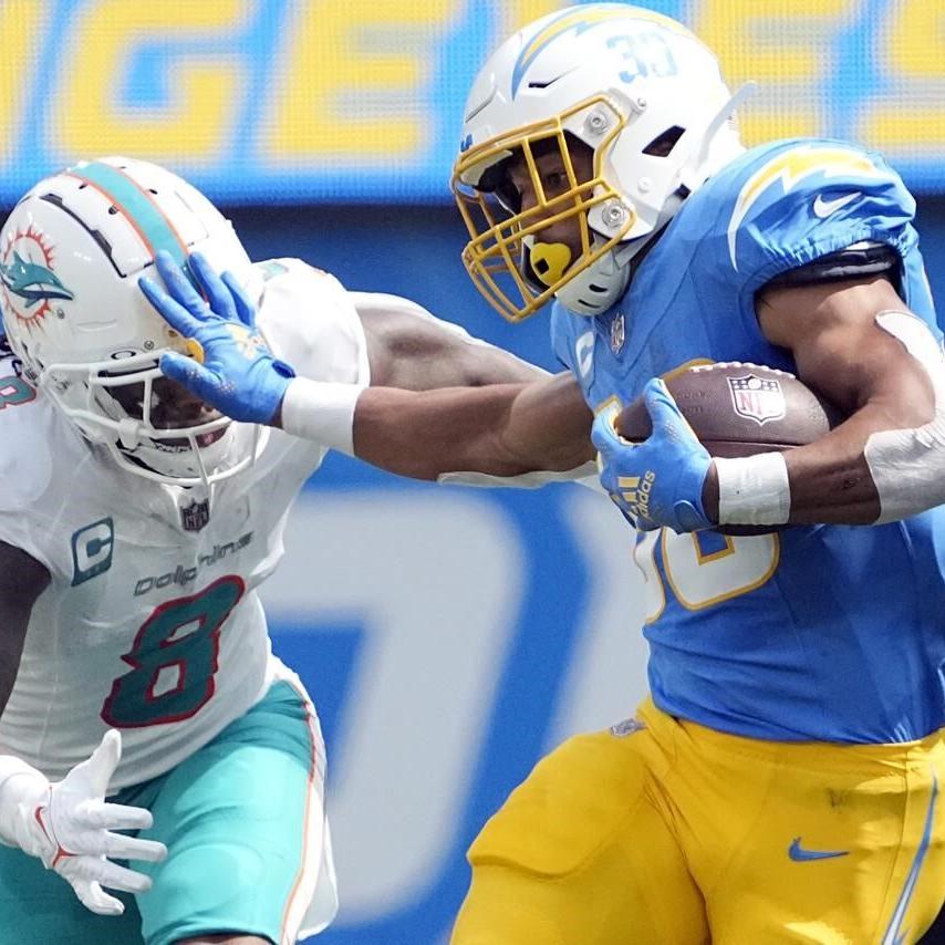 Hill, Tagovailoa too much for Chargers as Dolphins open with 36-34 victory