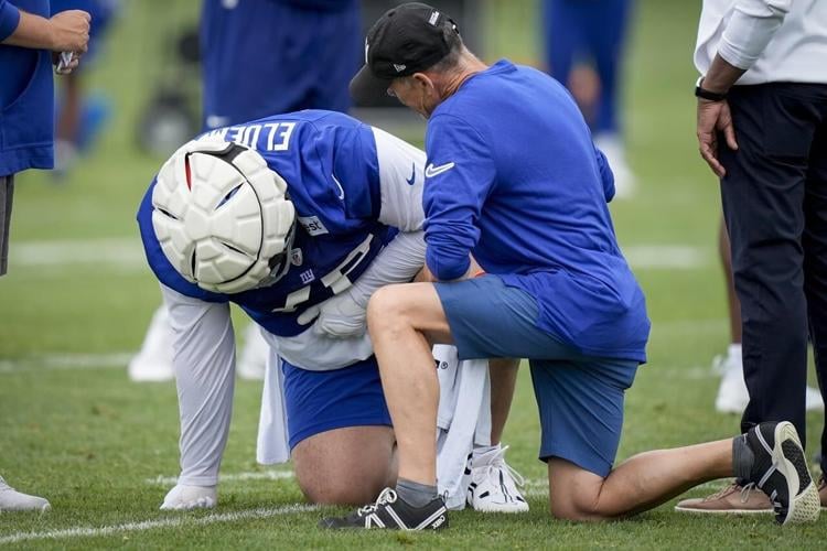 Giants' Jermaine Eluemunor is OK after collision with Dexter Lawrence