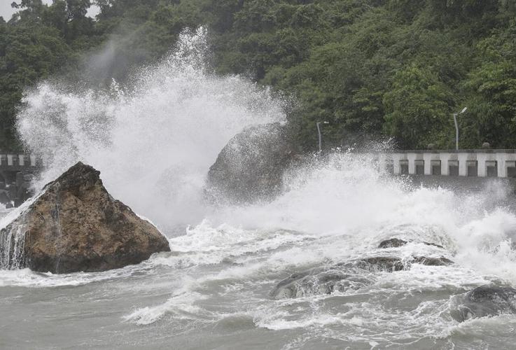 2 dead and thousands evacuated as a typhoon approaches Taiwan