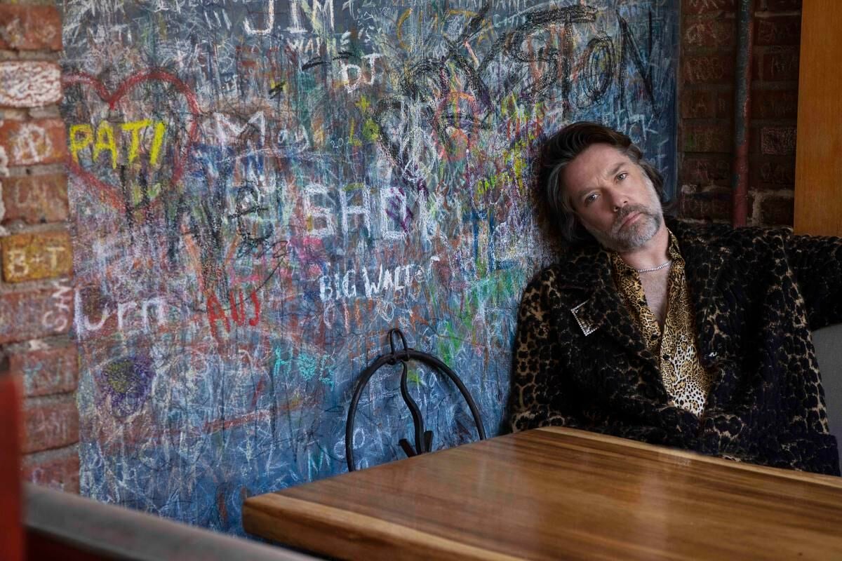Rufus Wainwright returns to his roots on 'Folkocracy'