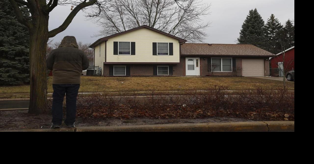 Suburban Chicago teen told he’s indicted on 3 murder charges