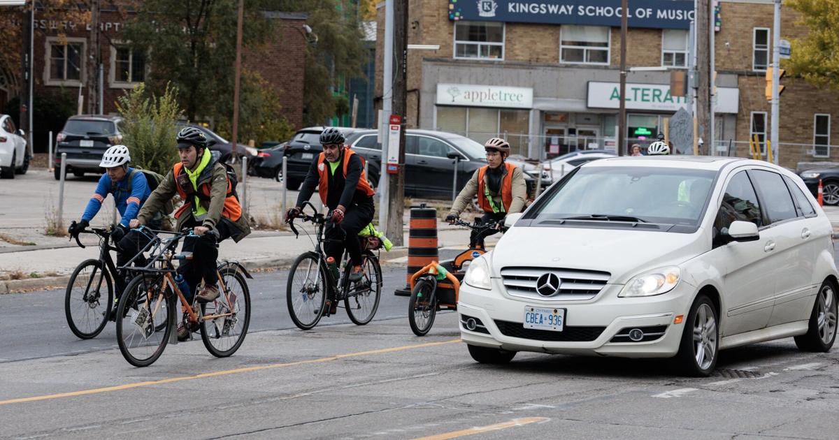 Ontario completes first stage of bike lane removal on Bloor Street West - Toronto Star