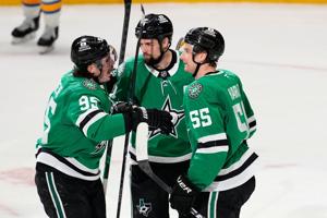 Robertson gets 200th goal, Benn scores 2 and Stars top Blues 5-4 for 6th straight win