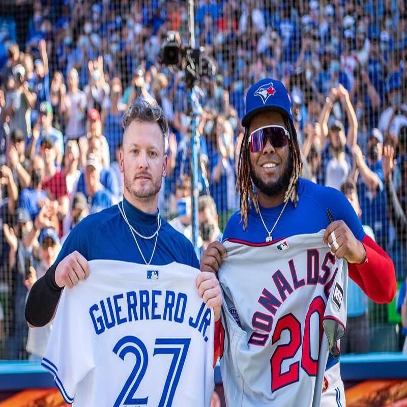 Josh Donaldson swapping jerseys with Vlad Guerrero a Blue Jays