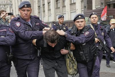 Russian parliament approves a bill punishing online searches for information deemed 'extremist'
