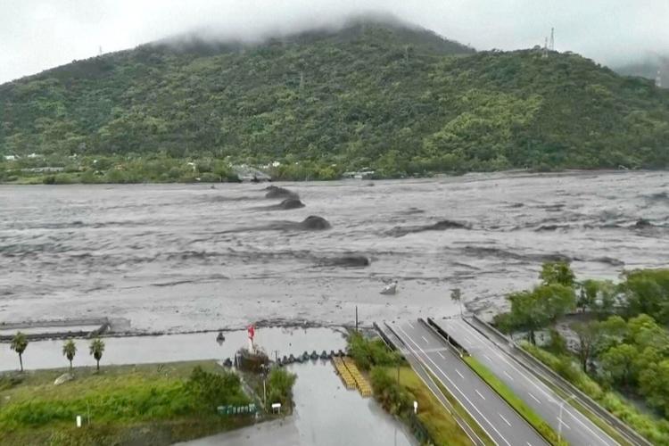 Typhoon Ragasa batters Hong Kong and southern China with intense rain and destructive winds