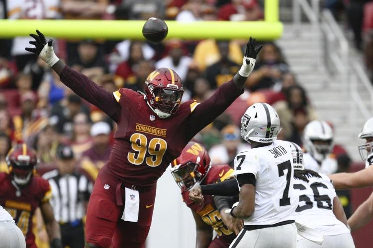 Raiders' offensive line woes leave Geno Smith under siege, Ashton Jeanty stifled