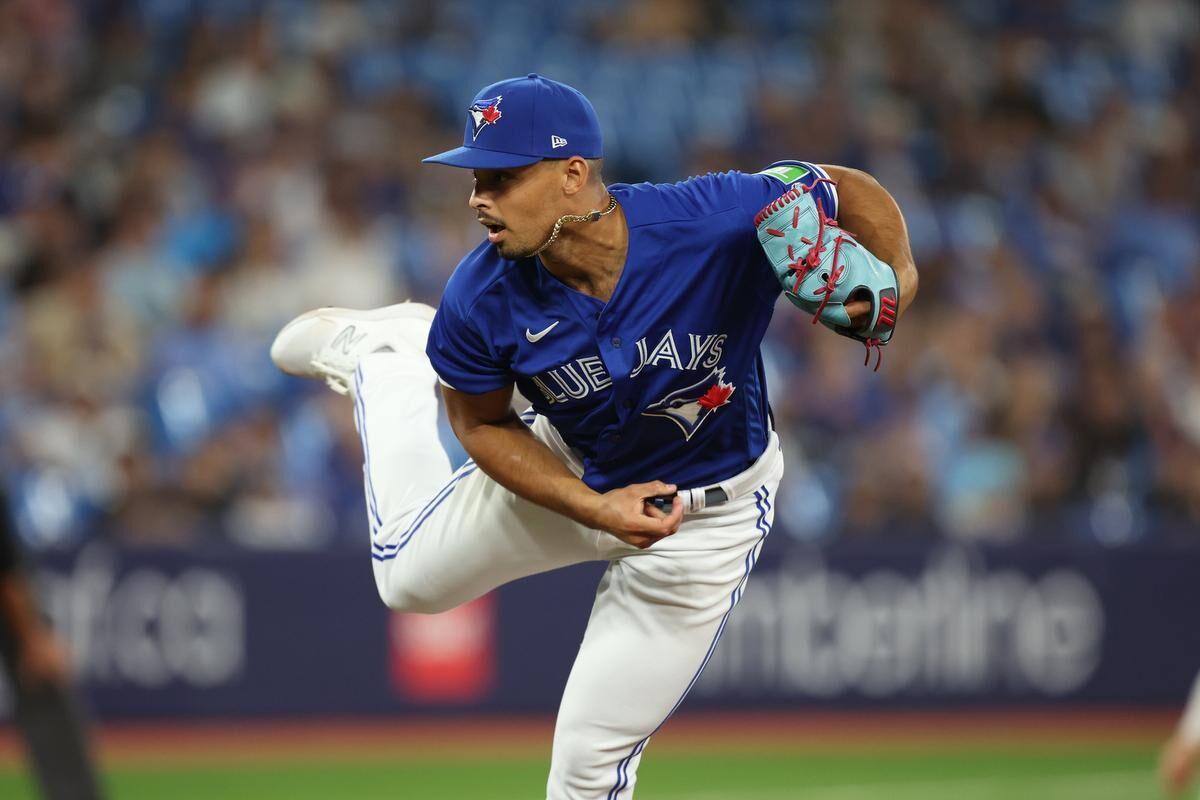 Toronto Blue Jays' Jordan Hicks throws fastest recorded pitch in team  history : r/baseball