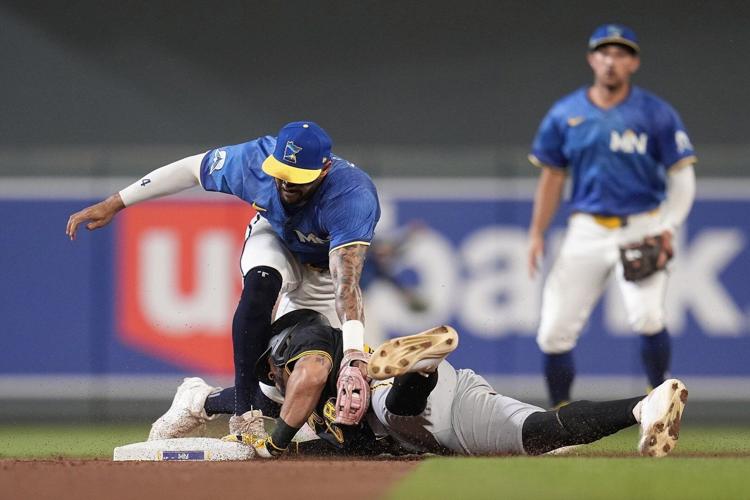 Twins shortstop Carlos Correa sprains ankle when baserunner slides into him at 2nd