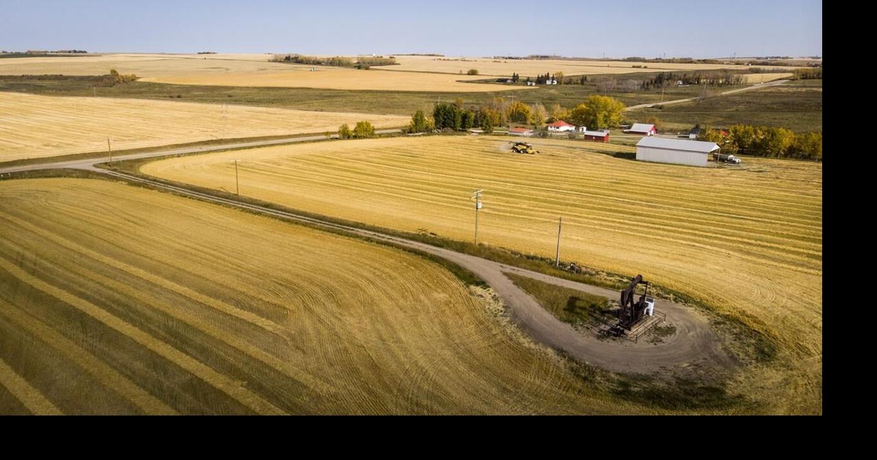 Saskatchewan farmers seeding despite droughts, floods and heavy winds