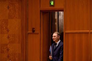 Romanian lawmakers back Cabinet of independent Luca Niculescu seeking to end a months-long crisis