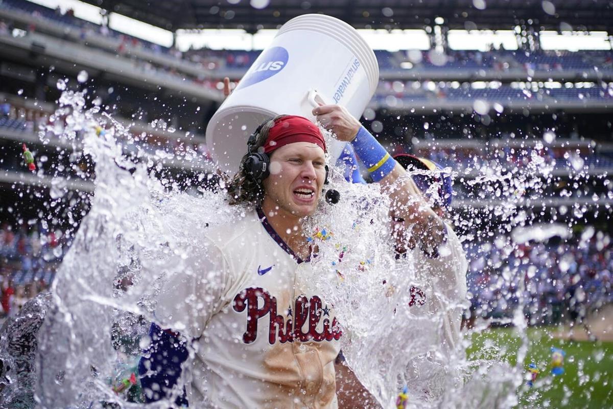 Phillies lose late lead, rally to finish 3-game sweep of Tigers