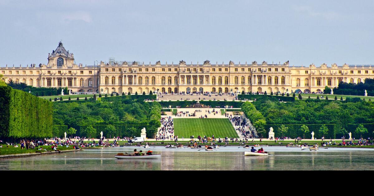 versailles_palace_and_its_beautifulgrounds
