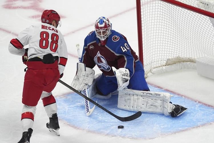 Avalanche score 5 goals in second period and end Hurricanes' 8-game win