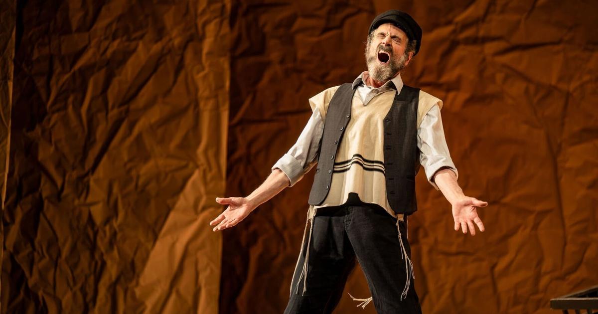 This powerful Yiddish revival of ‘Fiddler on the Roof’ will leave you completely verklempt