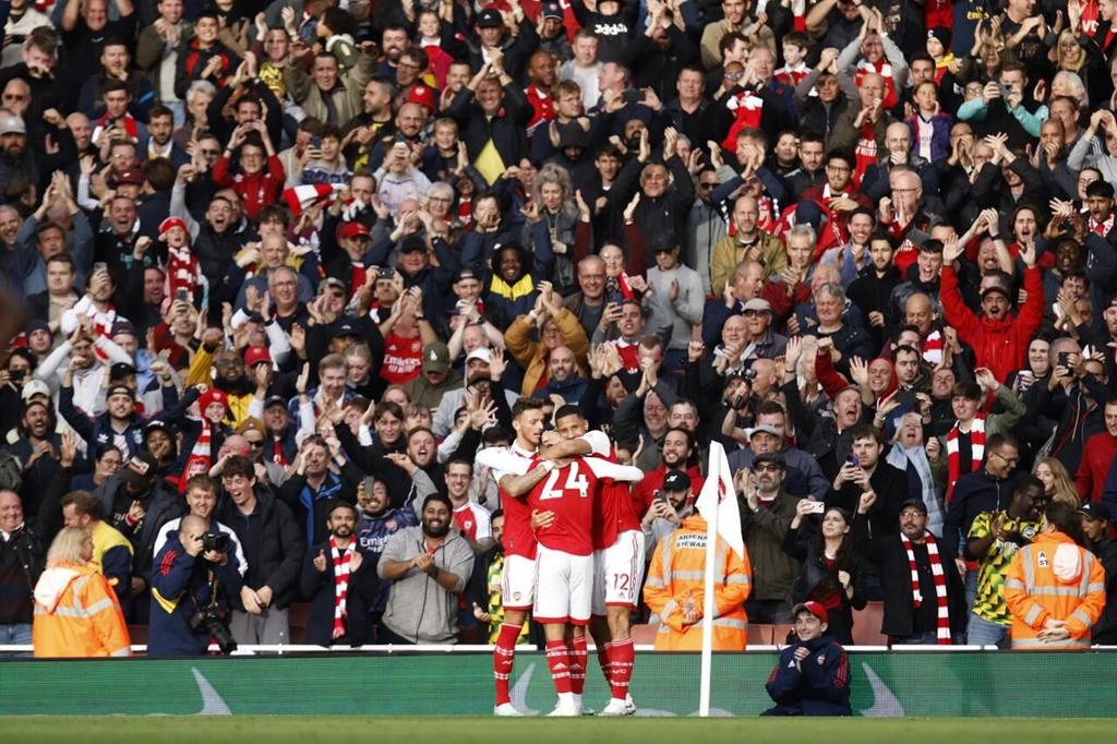 Arsenal moves back to the top after 5-0 rout of Forest