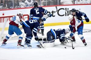 Avalanche roll past Jets 5-2, head home with series tied 1-1