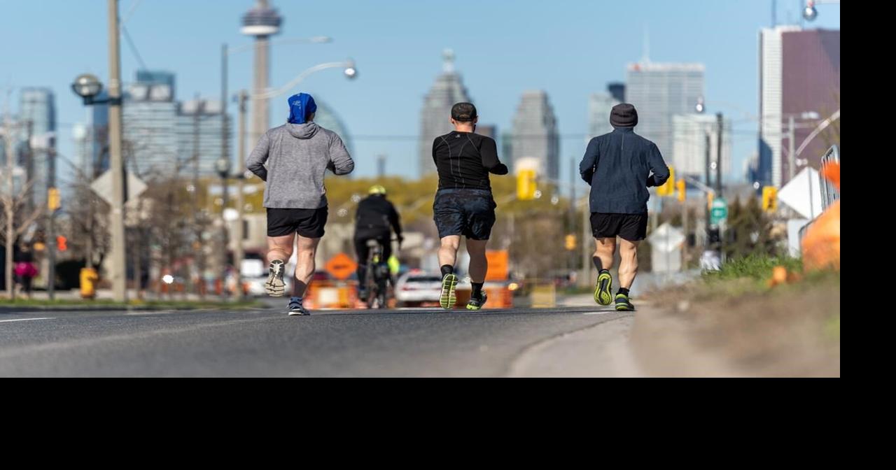 Sidewalk drama in Toronto pits some pedestrians against running clubs
