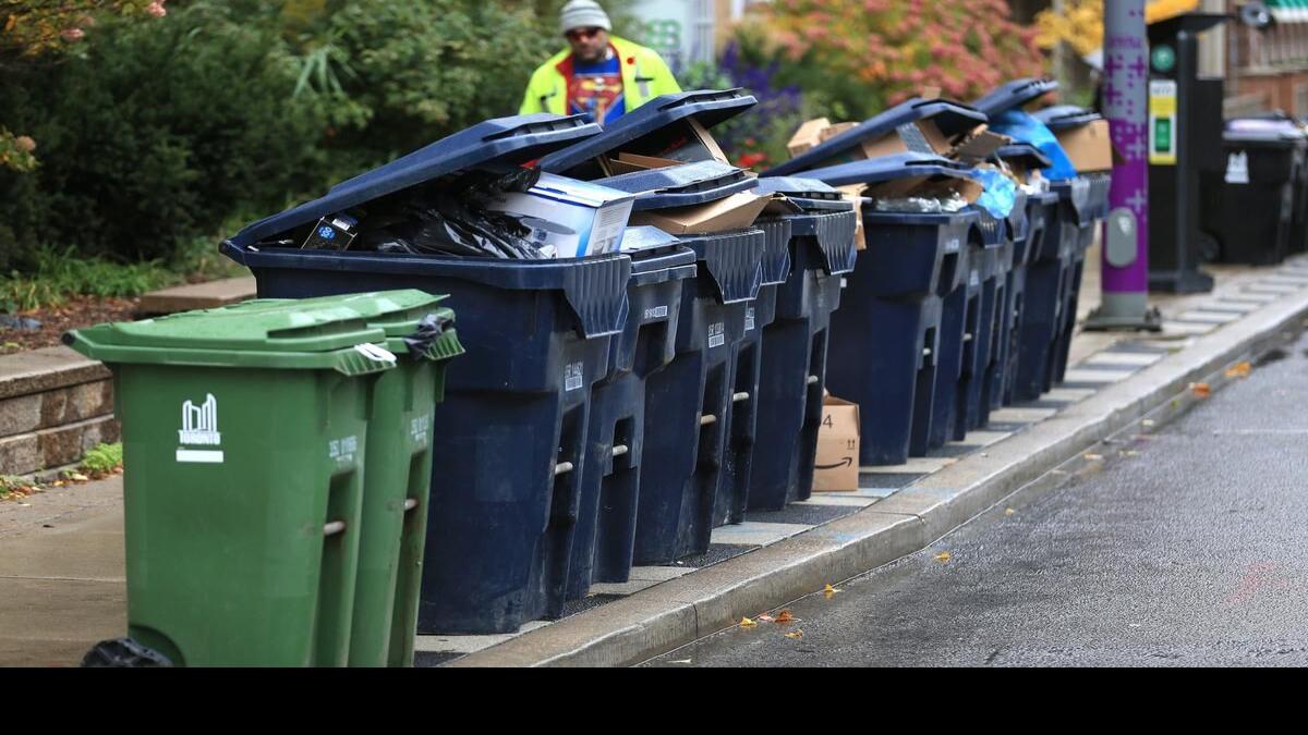 Toronto should get out of blue box recycling: secret report