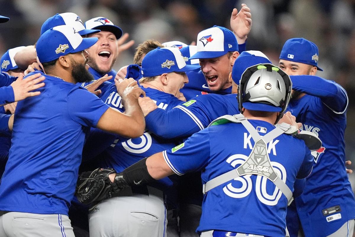 Vlad, Blue Jays play it cool before Yankees series in Bronx