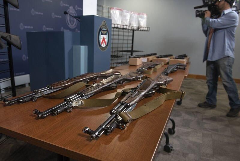 Man facing 100 gun and drugs charges after Toronto police raid ...