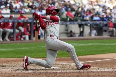 Phillies beat Brewers 2-0 behind Suárez's 6 shutout innings