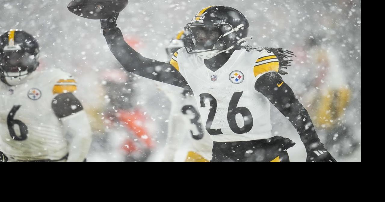 Nick Chubb plows through heavy snow for 2-yard TD, giving Browns 24-19 win over Steelers