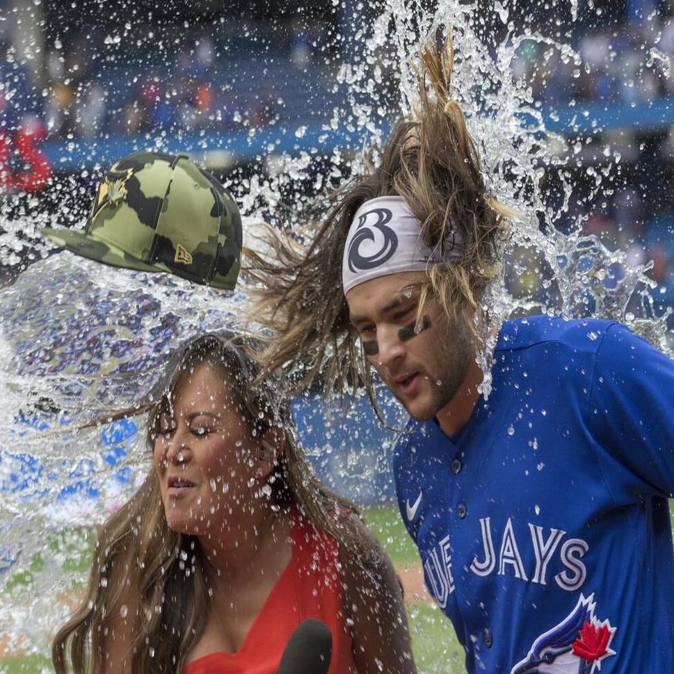 Blue Jays All-Star Bo Bichette shows up to red carpet with his mom