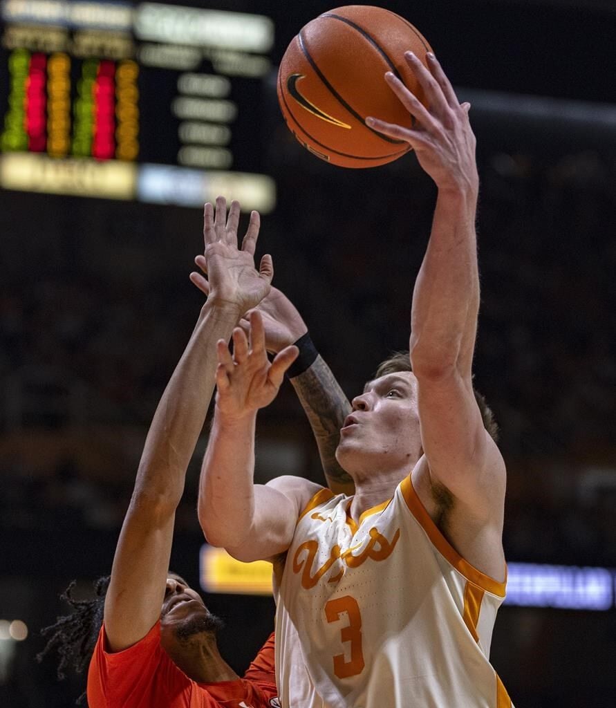 Dalton Knecht Scores 39 To Lead No. 4 Tennessee Past No. 11 Auburn 92-84