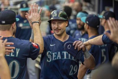 Rodríguez hits two homers to help Mariners down Braves 10-2