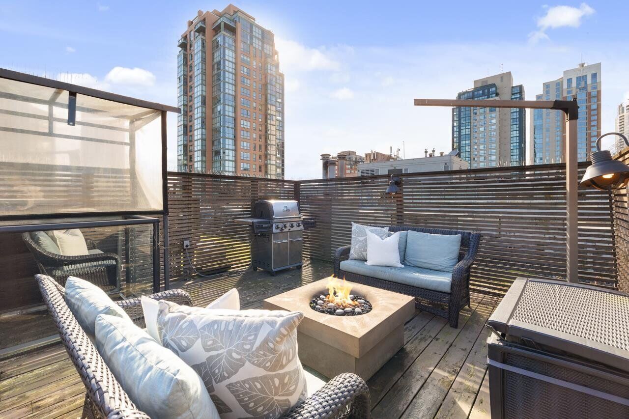 Stunning Penthouse Apartments With Private Tennis In Vancouver image