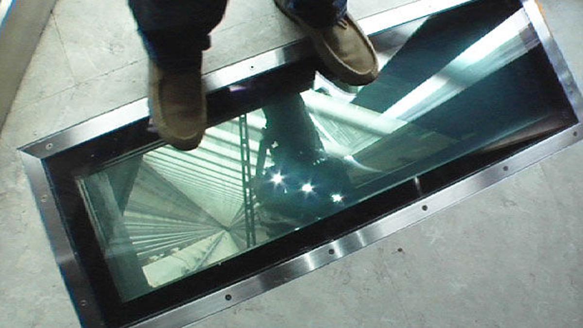 Cn Tower Unveils Glass Floor Elevator