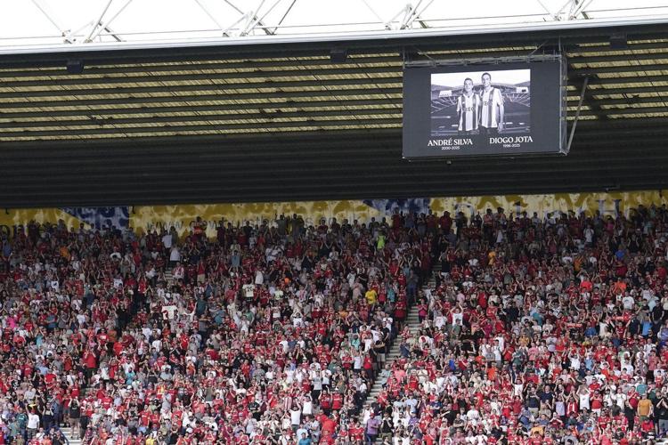 Liverpool players and fans pay tribute to Diogo Jota in first game ...