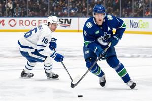 Elias Pettersson, Vancouver Canucks not dwelling on difficult season