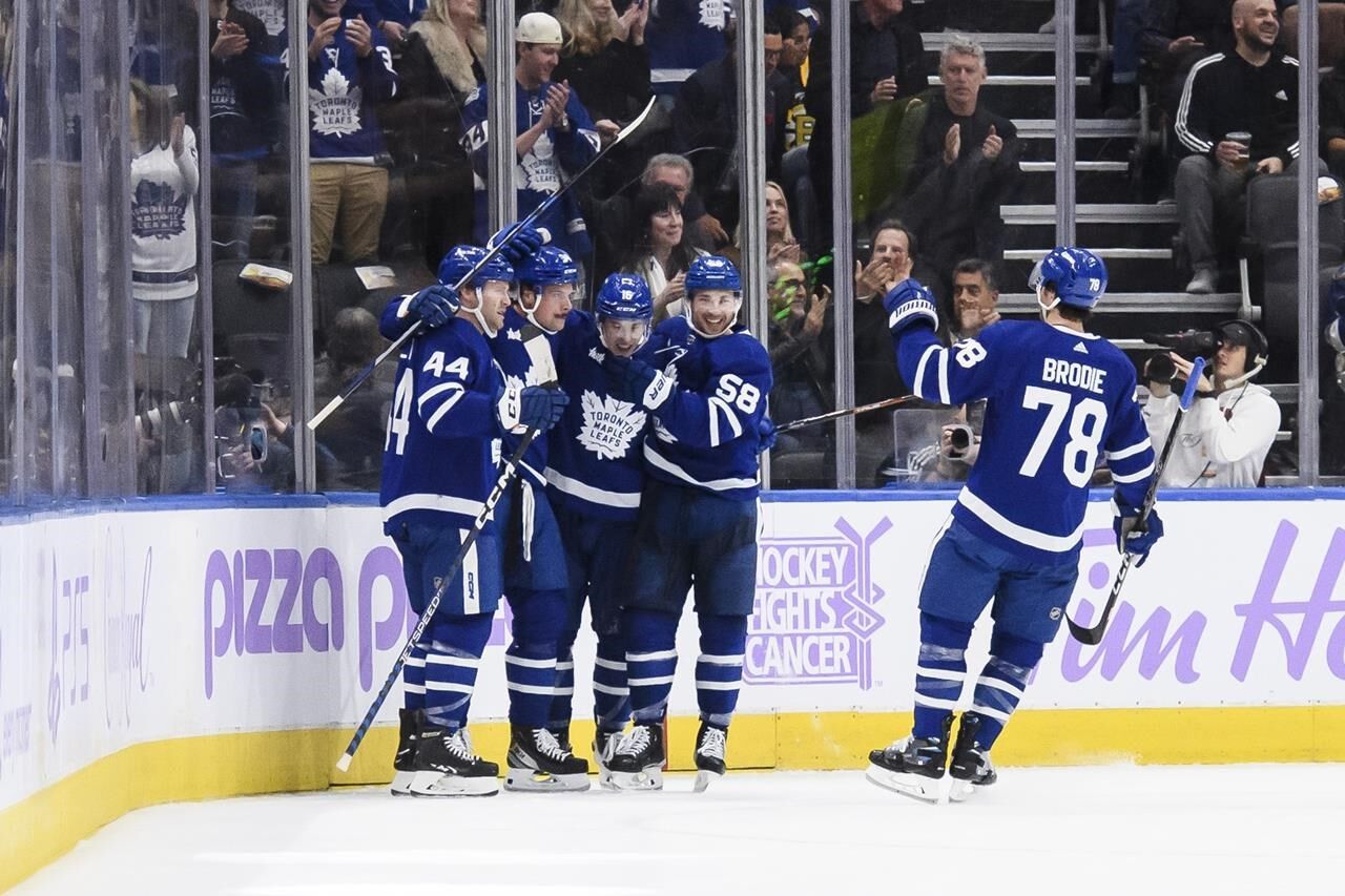 Matthews scores twice to lead Leafs over Bruins Samsonov leaves