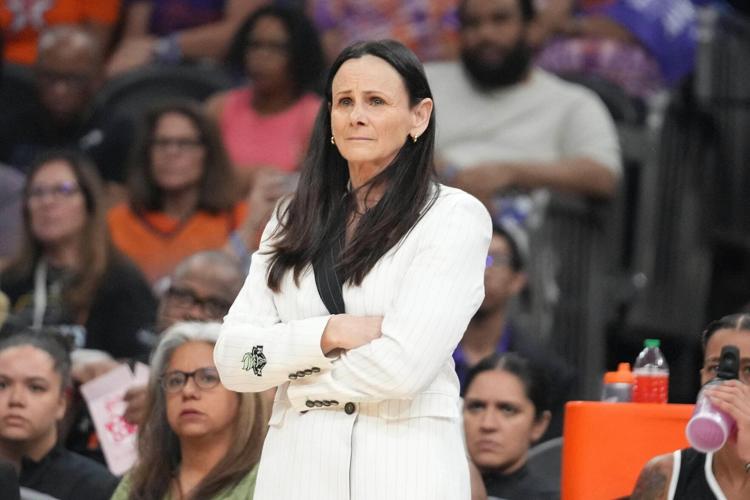 Who is Sandy Brondello, head coach of the Toronto Tempo?