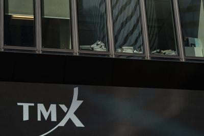 S&P/TSX composite index makes gains while U.S. markets dip