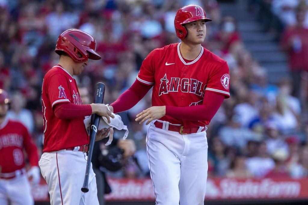 Peña delivers in 10th, Astros hold off slumping Angels 3-2