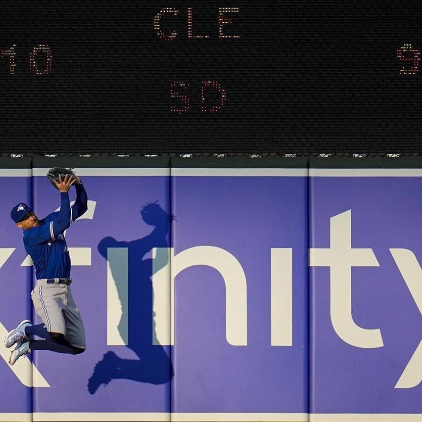 José Berríos takes no-hitter into 7th, Blue Jays beat Orioles 3-1