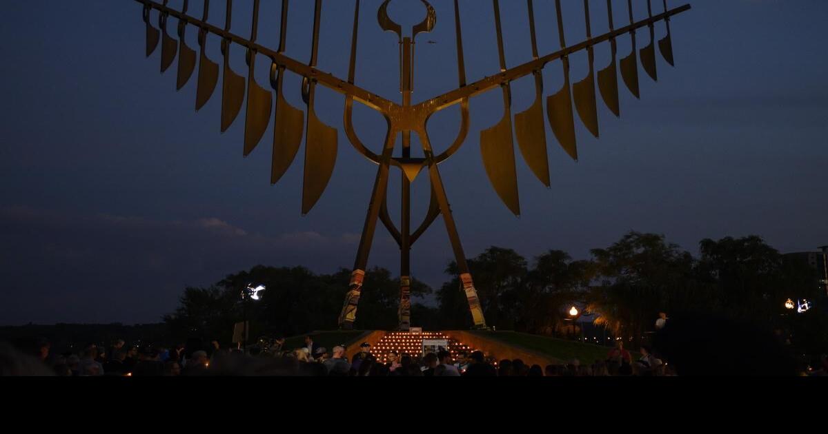 ‘I will never any one of them.’ Candlelight vigil held for the six lives lost in Barrie crash