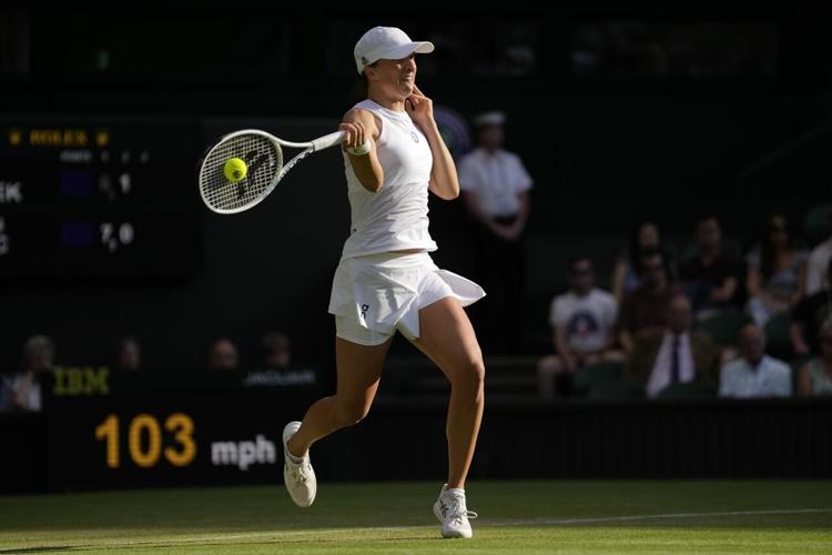 Iga Swiatek finally reaches the Wimbledon quarterfinals. Novak Djokovic
