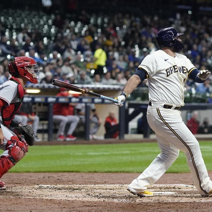 Tellez sets Brewers record with 8 RBIs; Crew routs Reds, 18-4